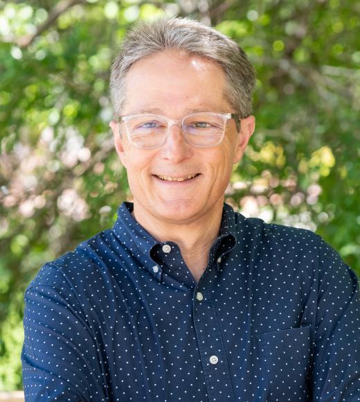 Smiling man w glasses